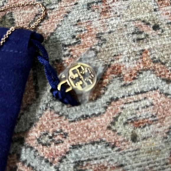 Tory Burch Kira Rose Gold Jewelry Set - Picture 6 of 6